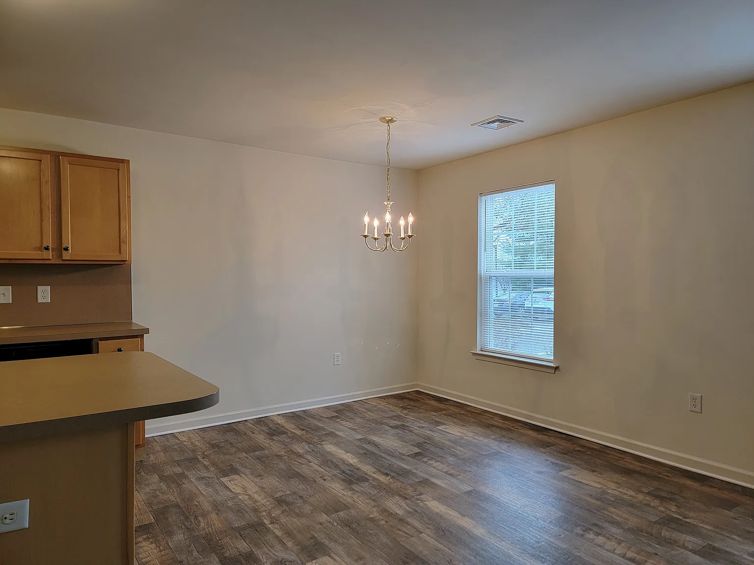 2 bed, 1.5 bath, 1184 sqft, $1,550 — Photo 4