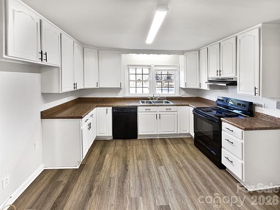 3rd image of 4748 Hickory Grove Rd