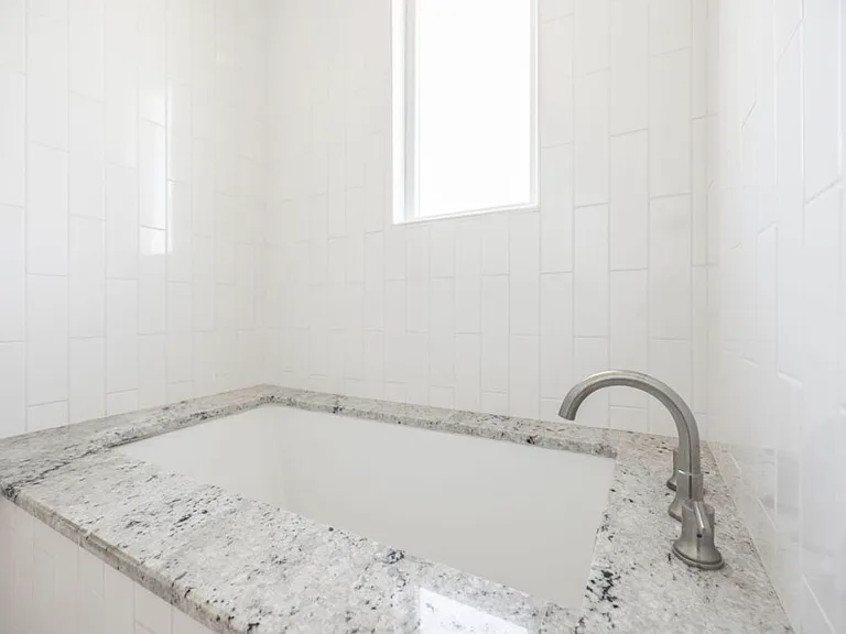 727 Douglas Ave — Photo 7