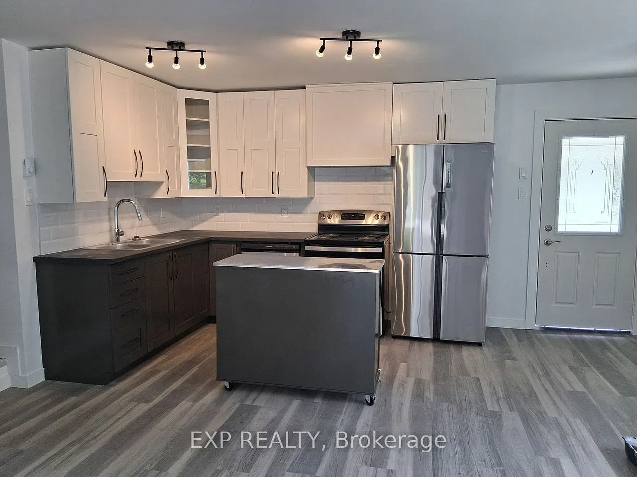 2 bed, $2,595 — Photo 4
