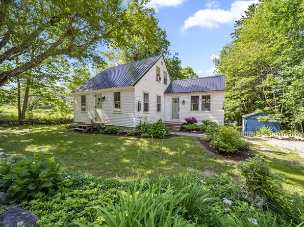 585 Governor Wentworth Hwy, Wolfeboro, NH 03894