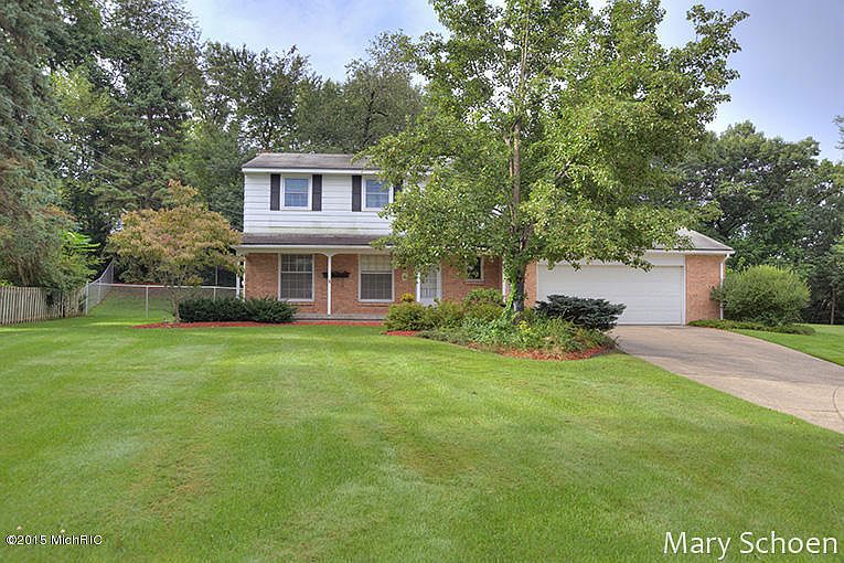 1st image of 2636 Algonquin Ct NE