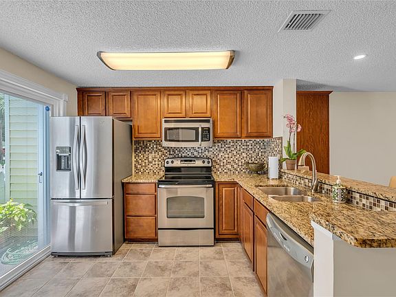 4th image of 2623 NE 15th Street #2623