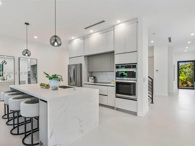 1337 NE 13th Ave #1337 — Photo 9