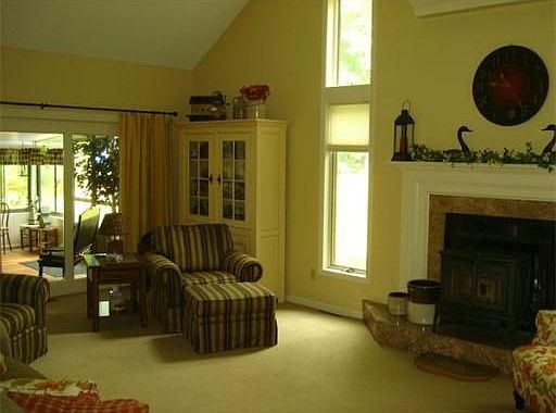 2nd image of 13 Lang St