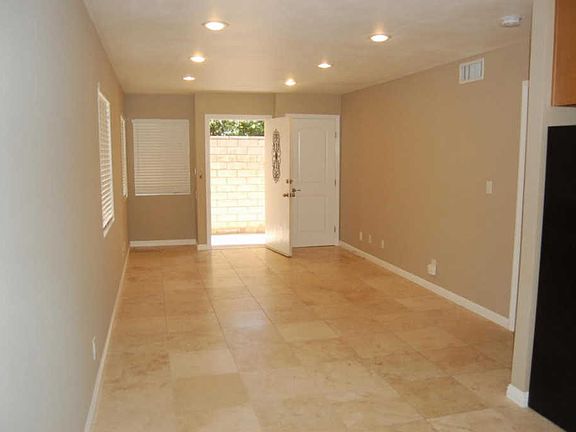 4th image of 1375 E Uppingham Dr