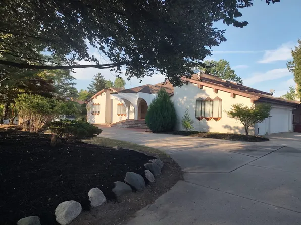 3541 Ridgeview Ct, Bloomfield Hills, MI 48302