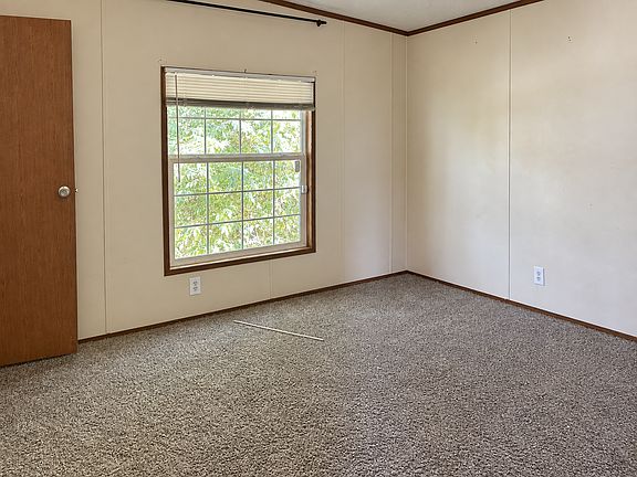 3rd image of 207 Lewis St