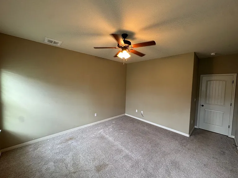 626 N Tennyson Ln — Photo 8