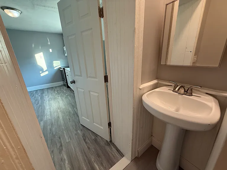 10 Fairview Ave #3 — Photo 7
