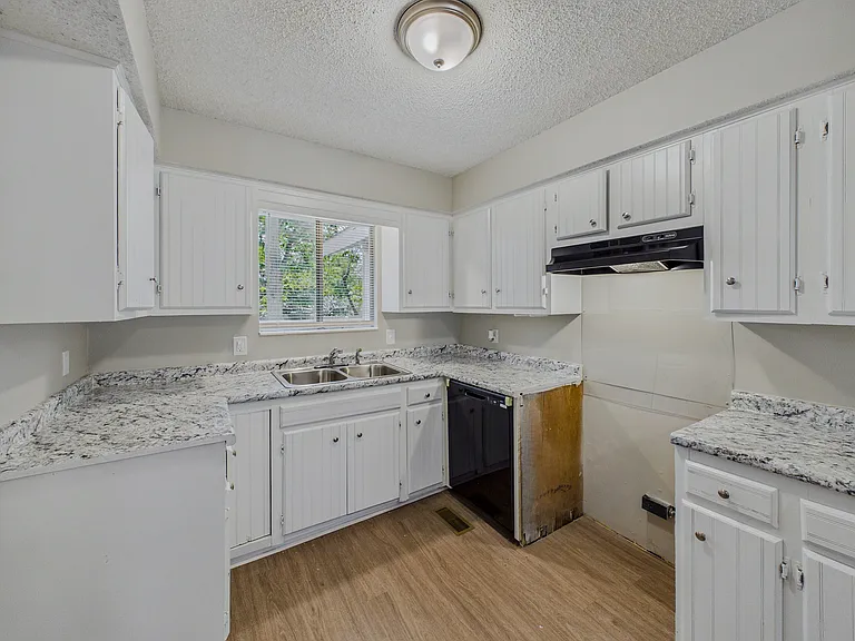 8210 Park Ave-13_06292026