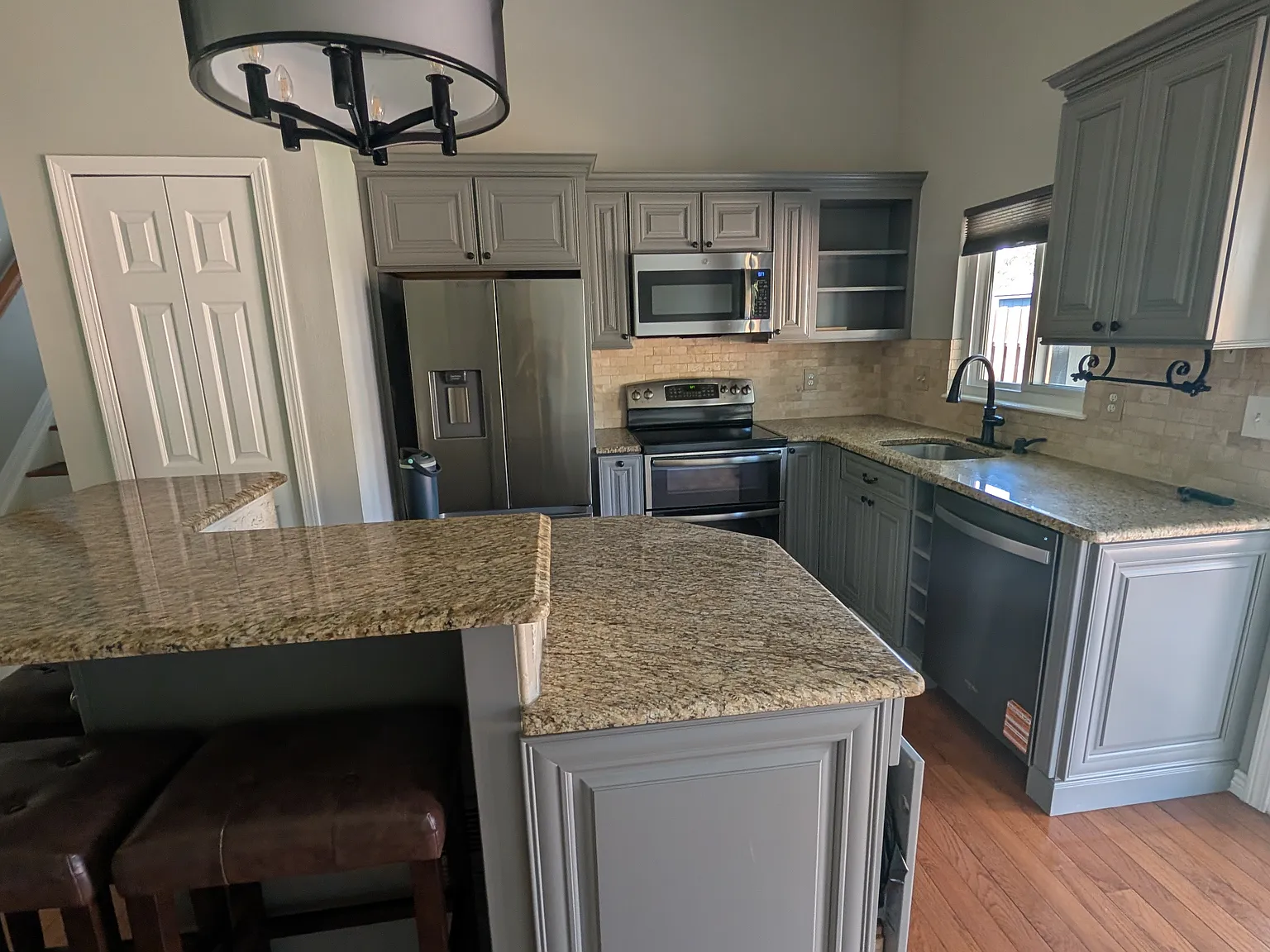 3 bed, 994 sqft, $2,400 — Photo 3