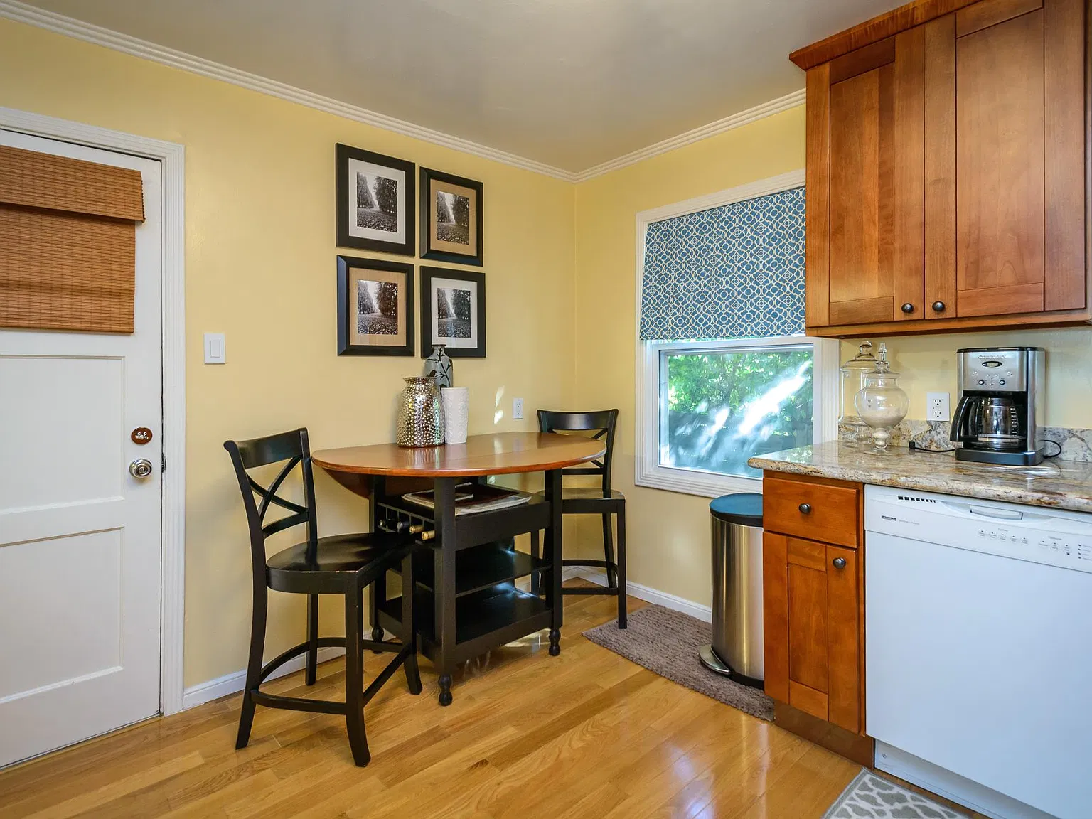 2 bed, 1000 sqft, $3,850 — Photo 3