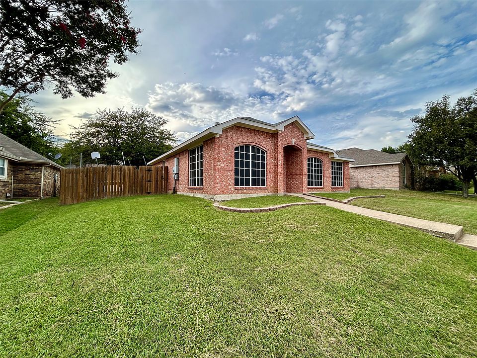 1st image of 4401 Crystal Ln
