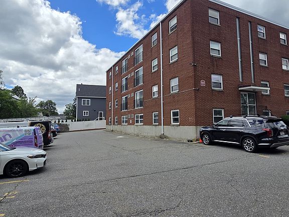 2nd image of 588 Main St APT 1D