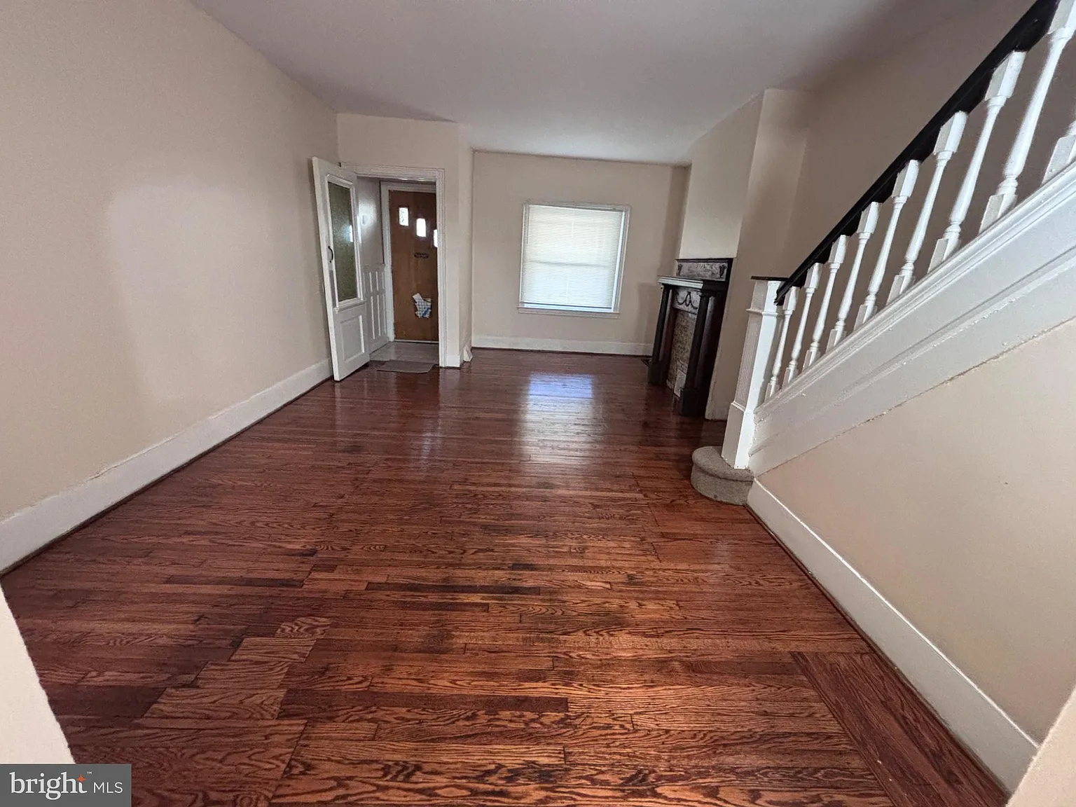 4 bed, 1.0 bath, 1374 sqft, $1,895 — Photo 4