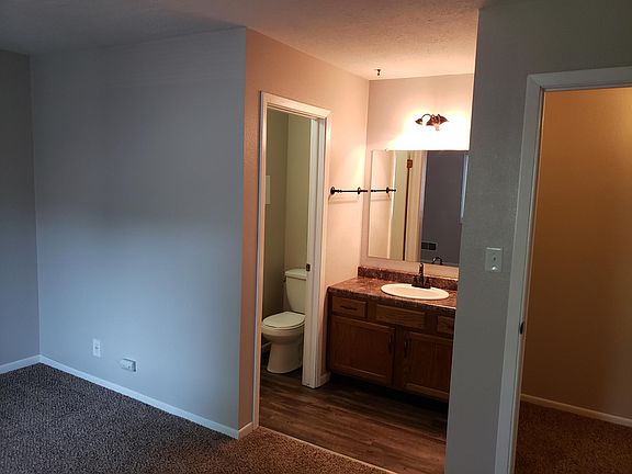 2nd image of 4017 Glen Oaks Blvd #4019