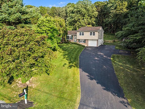 2nd image of 104 Baldwin Rd