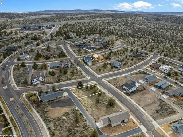 SE Greenleaf Ln, Madras, OR 97741