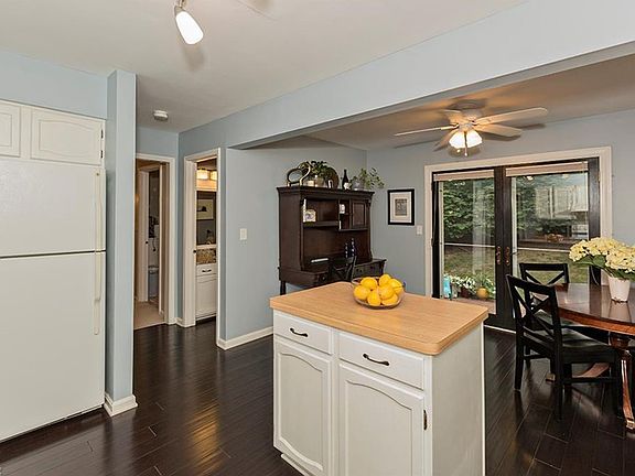 2nd image of 70 Commons Ct #1