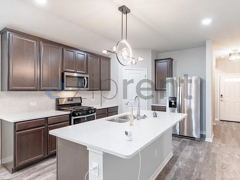 1520 Homestead Farms Dr — Photo 3