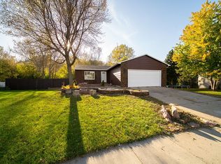 1005 N Homestead Cir, Sioux Falls, SD 57103