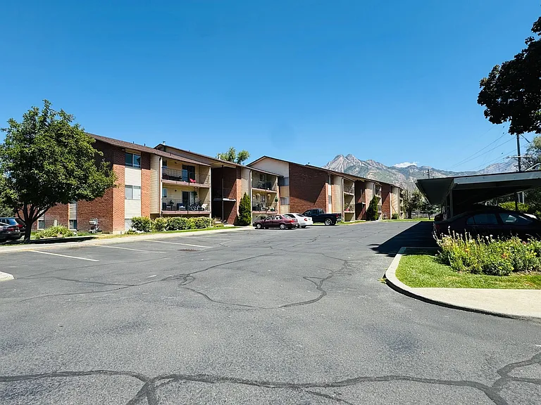 4693 S Brookwillow Cv #B — Photo 8