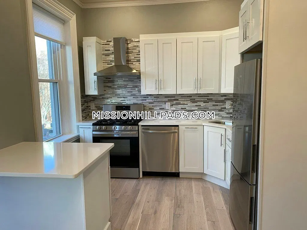 4 bed, $7,100 — Photo 4