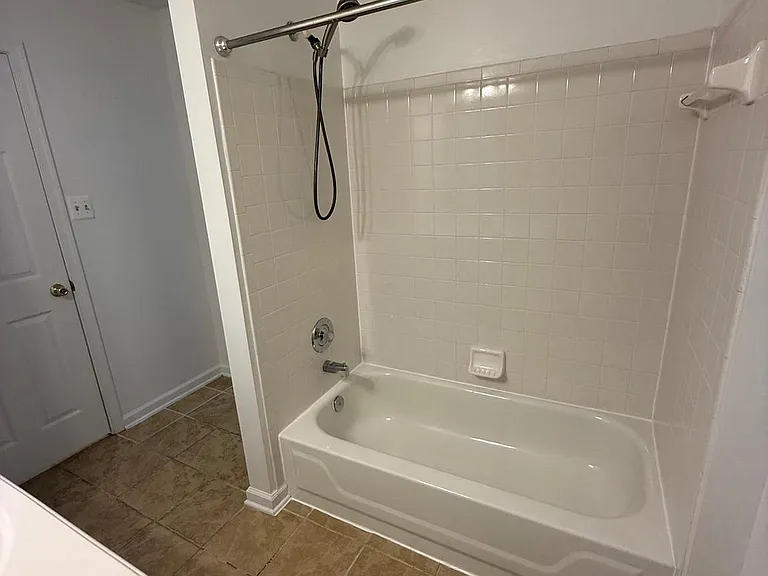 1554 Beverly Ct — Photo 30