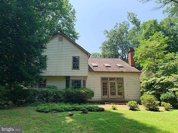 3rd image of 2805 Oakton Mill Dr