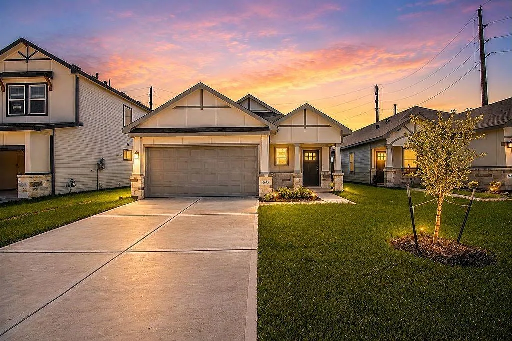4 bed, 3.0 bath, 1730 sqft, $2,300 — Photo 1