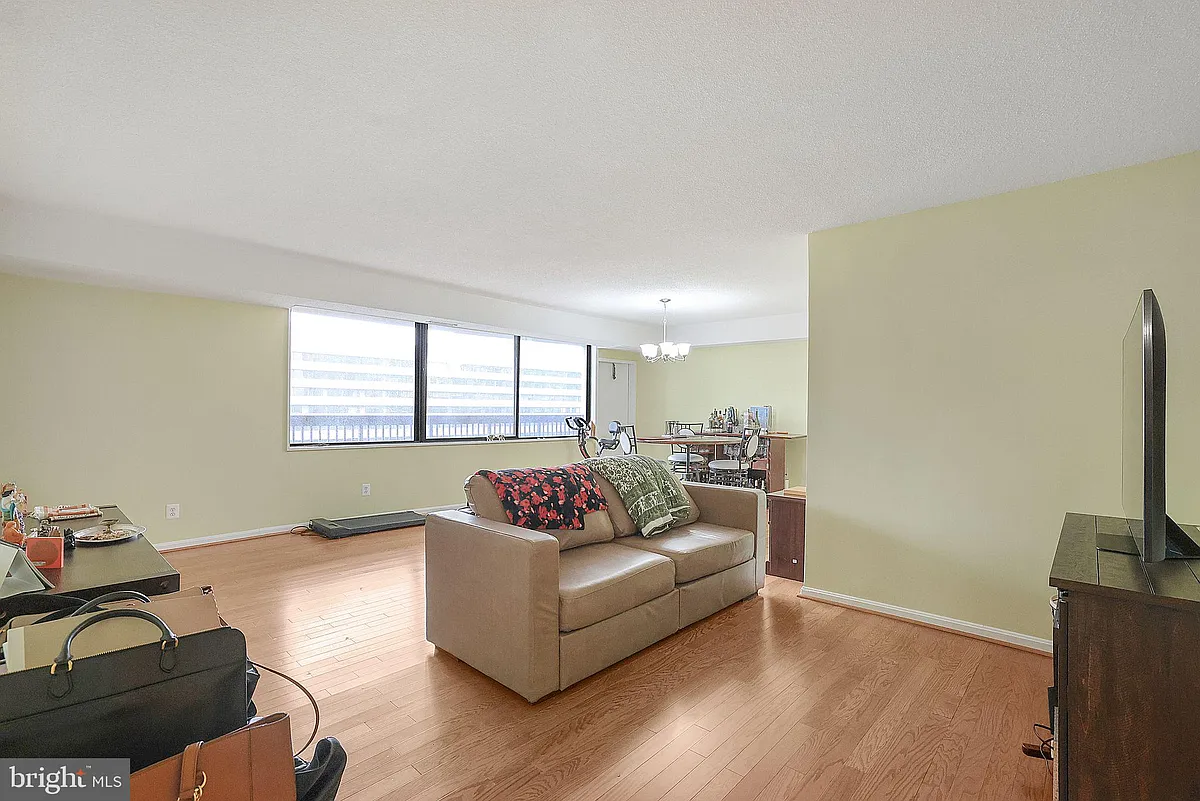 Building Photo - 3713 George Mason Dr #1011