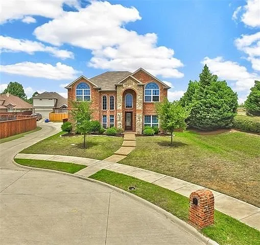 4 bed, 2602 sqft, $2,800 — Photo 2