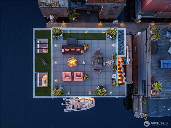 2nd image of 2821 Fairview Avenue E #2