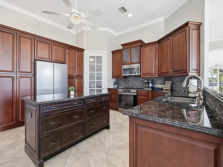 2371 Coral Point Dr — Photo 10