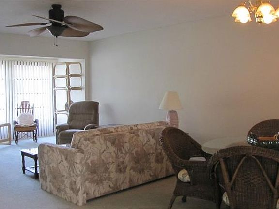 5th image of 2750 E Bay Dr APT 8