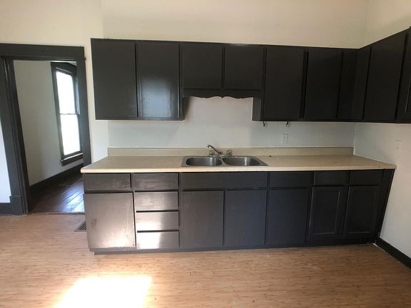 4th image of 521 Harmon St