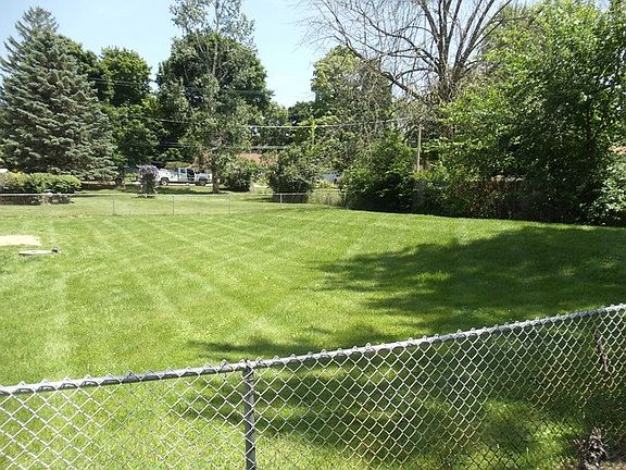 4th image of 25719 W Woodlawn Ave