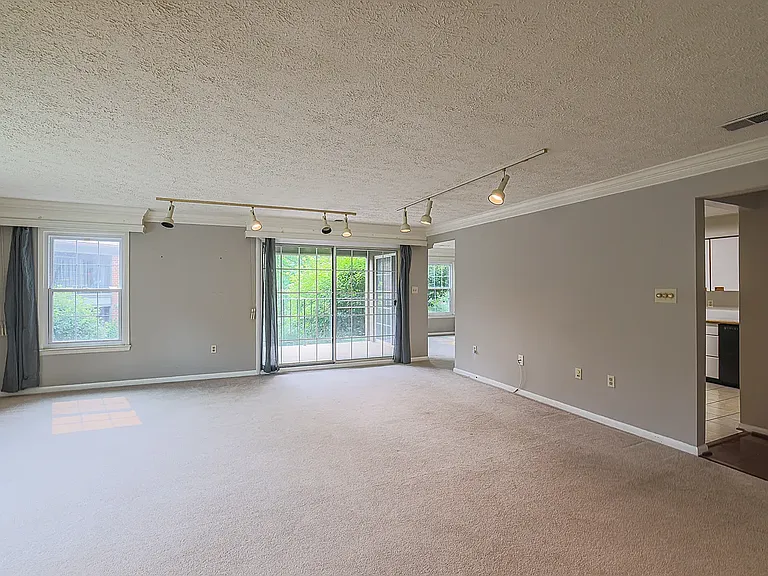 7 Pipe Hill Ct #B — Photo 4