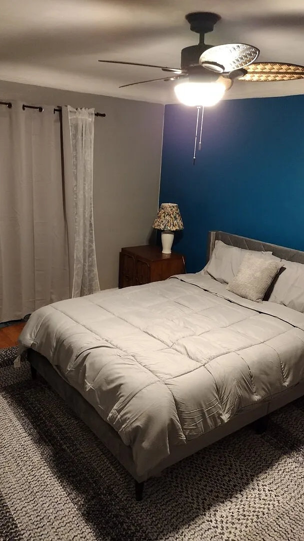 Spacious Unit in Beautiful Tree Lined Historic District — Photo 1