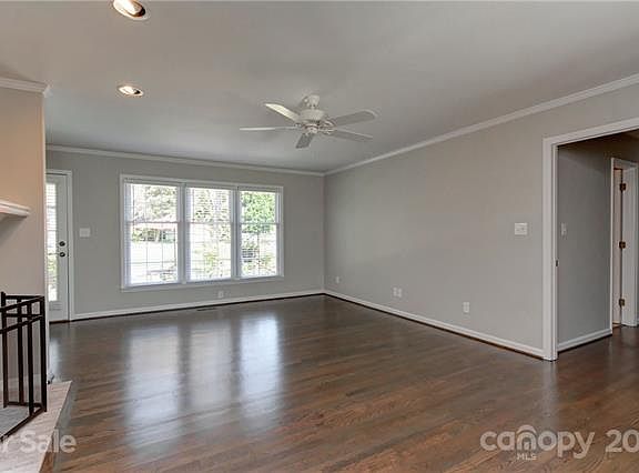 3rd image of 106 Knoll Ct