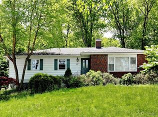 27 Old Pomona Rd, Suffern, NY 10901