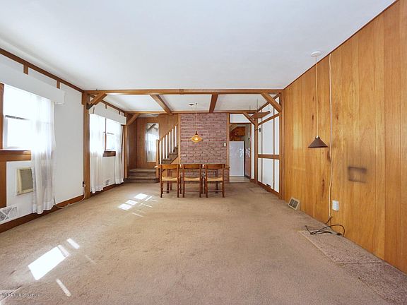 3rd image of 582 Hanover Ave