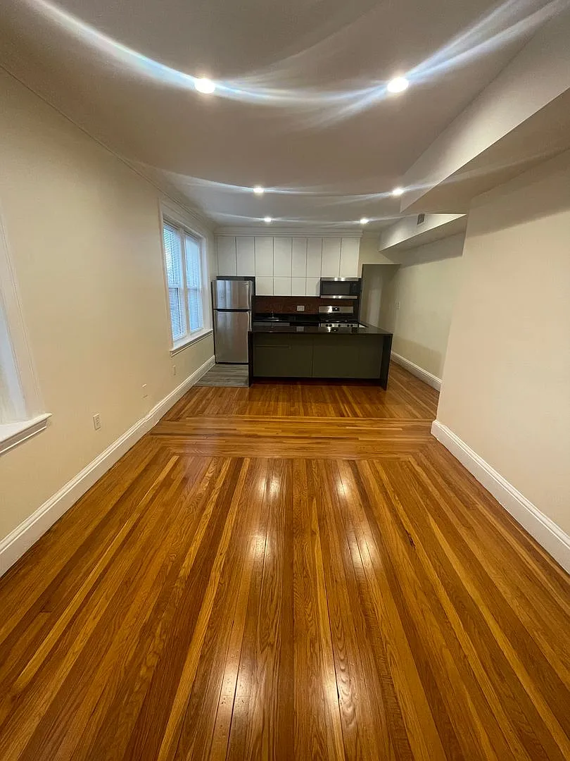 Avl 9/1 No Fee! Prime location renovated 4BR/2BA near BU, Coolidge — Photo 4