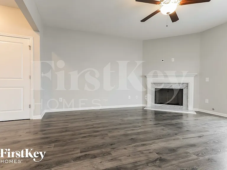 2142 Massey Ln — Photo 2