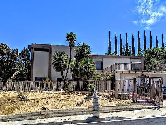 2nd image of 16930 Encino Hills Dr