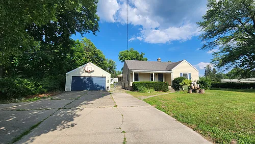 4236 Hunsberger Ave NE Photo 1