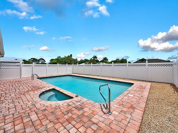Gorgeous Pool Area