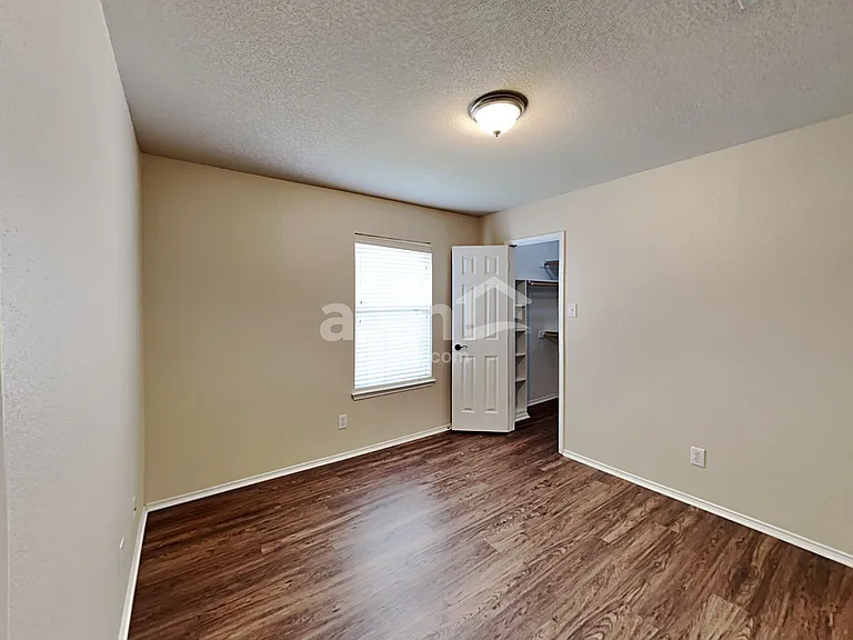 402 Nutmeg — Photo 19