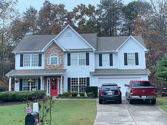 Backs up to 700+ acers